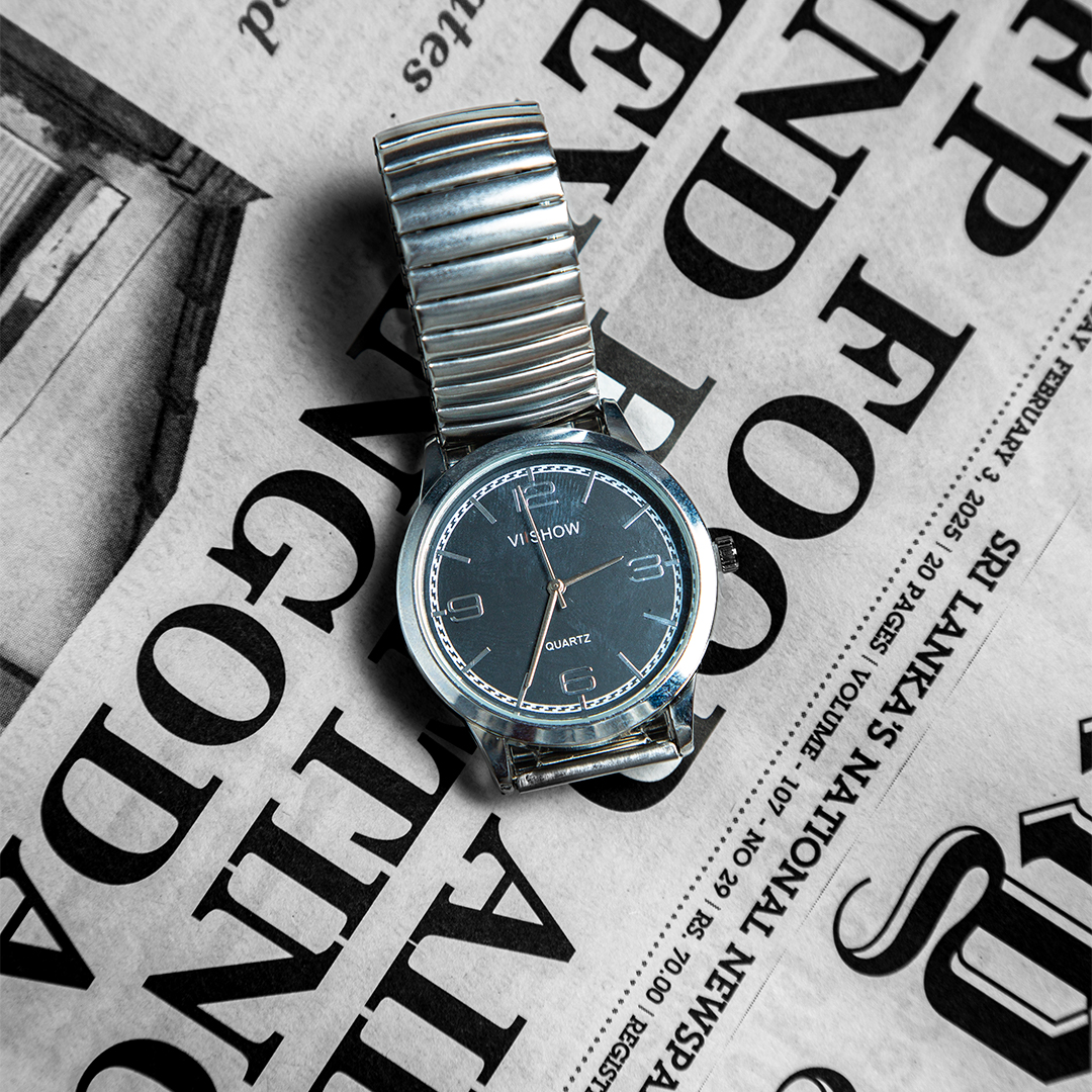 Silver Men Watch (D- 662)