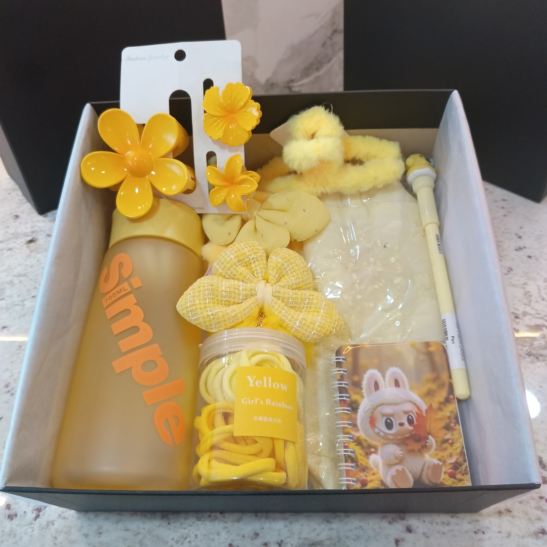 Glow Up Essentials Gift Box (D-102)