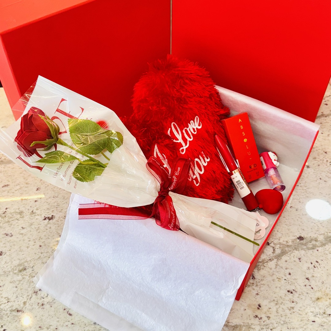Valentine Special Gift Box (D-139)